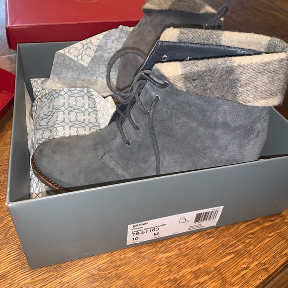 Johnston and Murphy gray suede wedge boots 10 - Picture 2 of 5